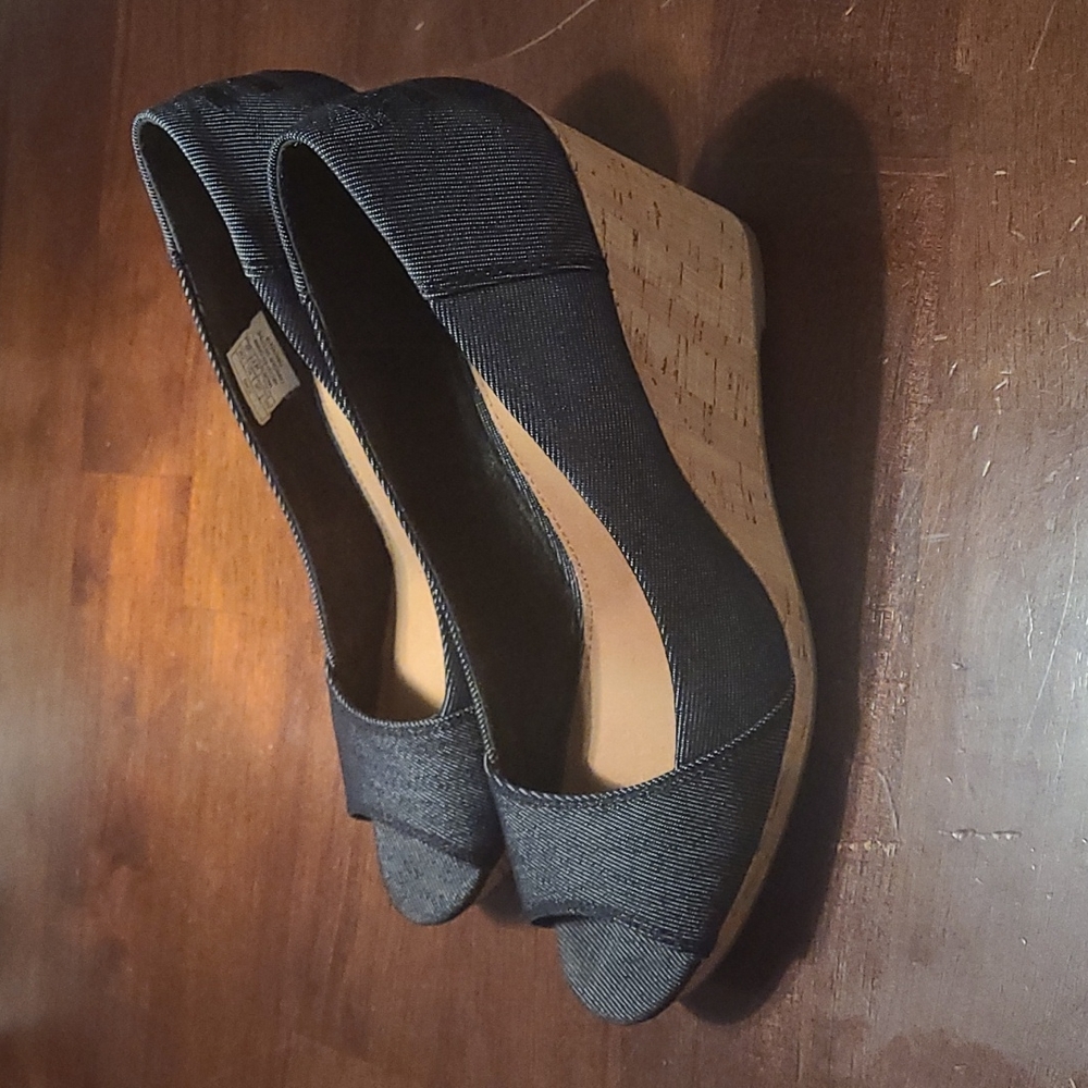 Tom's dark denim wedges